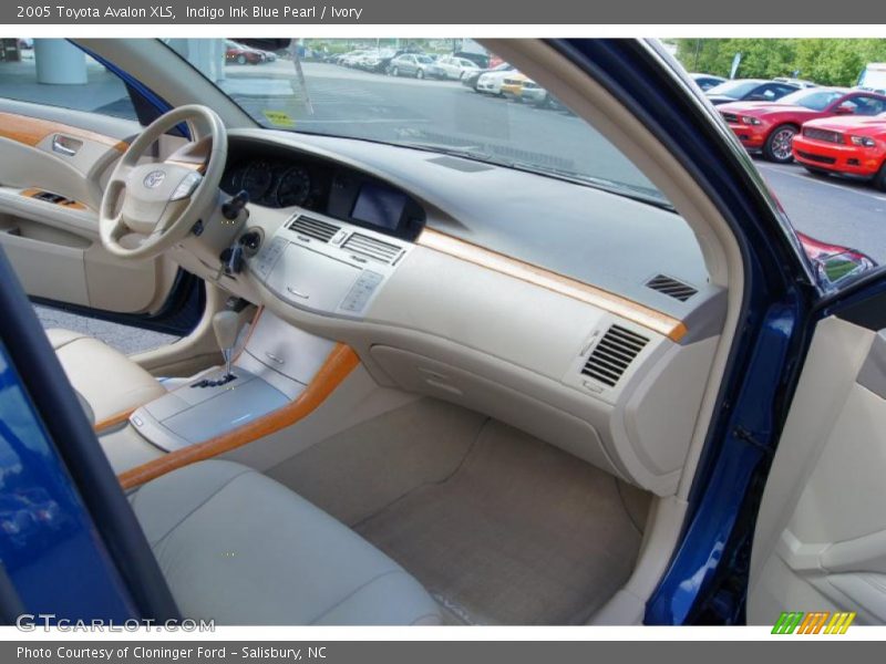 Indigo Ink Blue Pearl / Ivory 2005 Toyota Avalon XLS