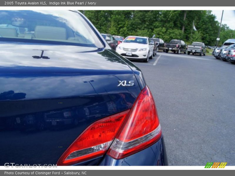 Indigo Ink Blue Pearl / Ivory 2005 Toyota Avalon XLS