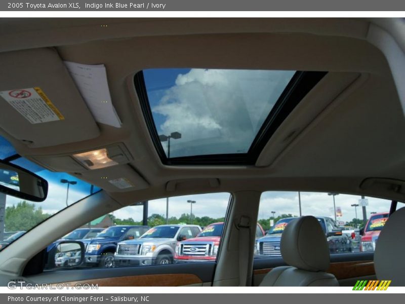 Indigo Ink Blue Pearl / Ivory 2005 Toyota Avalon XLS
