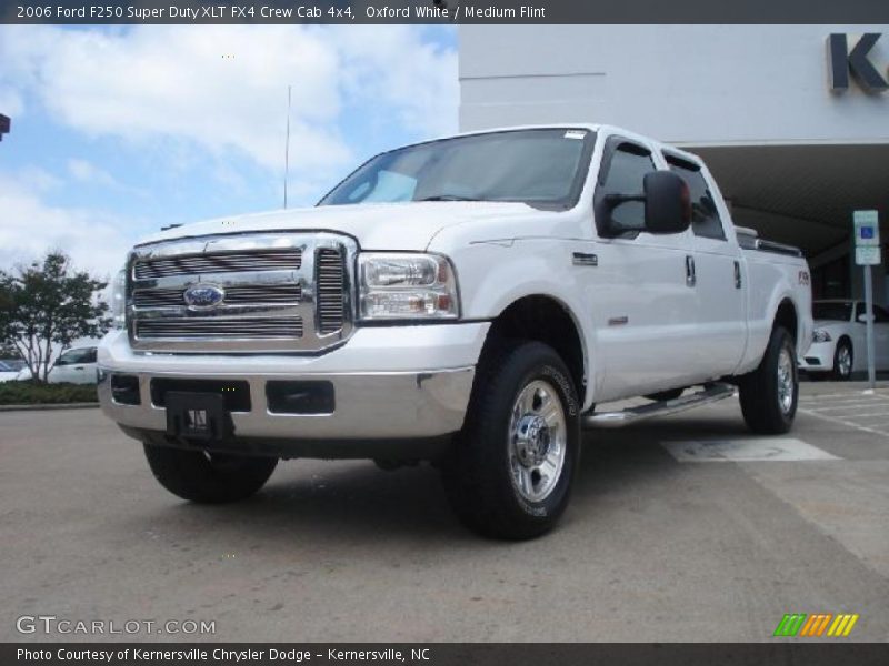 Oxford White / Medium Flint 2006 Ford F250 Super Duty XLT FX4 Crew Cab 4x4