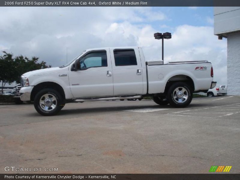 Oxford White / Medium Flint 2006 Ford F250 Super Duty XLT FX4 Crew Cab 4x4