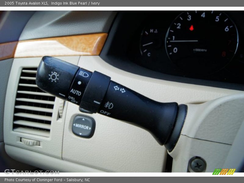 Indigo Ink Blue Pearl / Ivory 2005 Toyota Avalon XLS