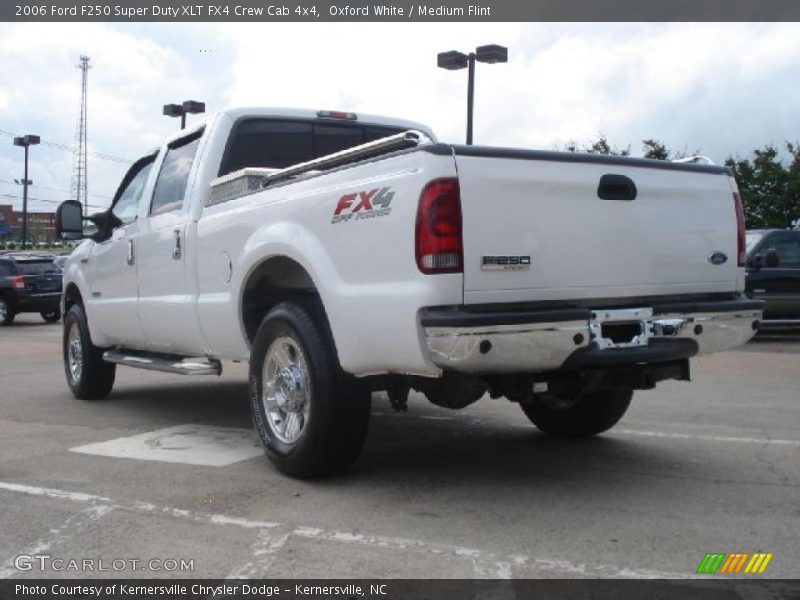 Oxford White / Medium Flint 2006 Ford F250 Super Duty XLT FX4 Crew Cab 4x4
