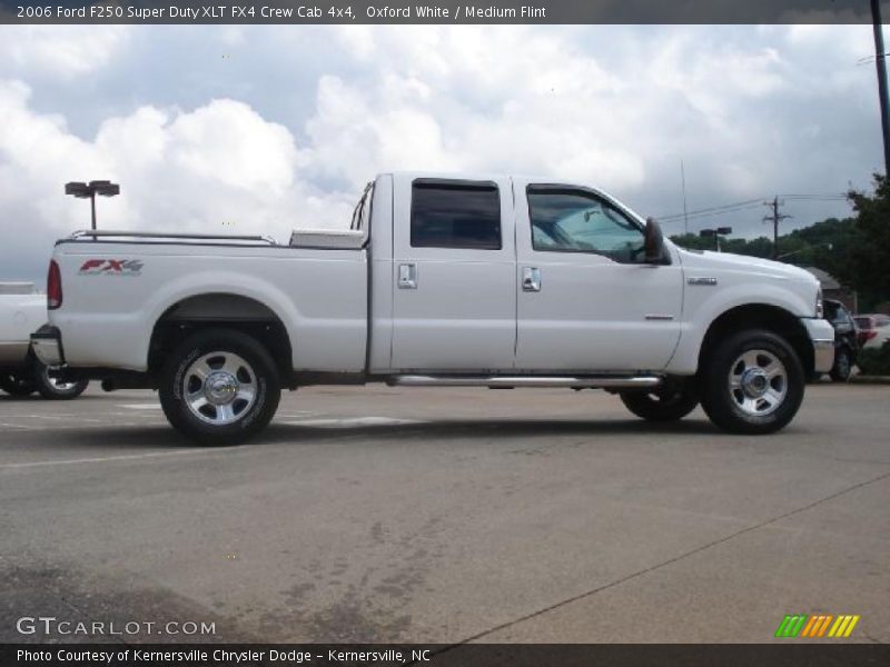 Oxford White / Medium Flint 2006 Ford F250 Super Duty XLT FX4 Crew Cab 4x4