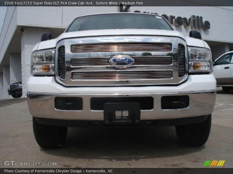 Oxford White / Medium Flint 2006 Ford F250 Super Duty XLT FX4 Crew Cab 4x4