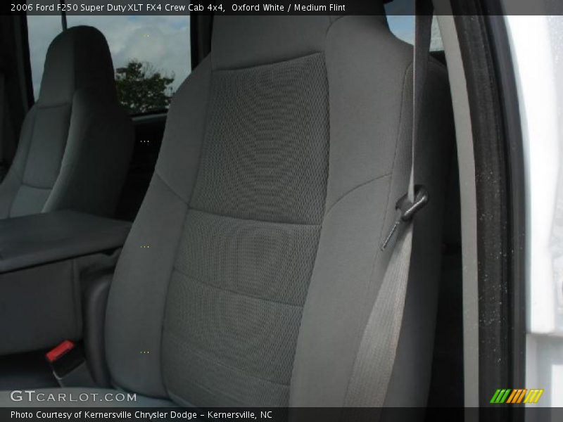 Oxford White / Medium Flint 2006 Ford F250 Super Duty XLT FX4 Crew Cab 4x4