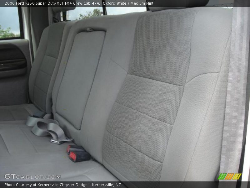 Oxford White / Medium Flint 2006 Ford F250 Super Duty XLT FX4 Crew Cab 4x4