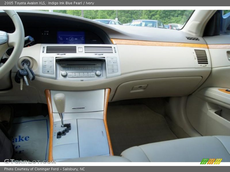 Indigo Ink Blue Pearl / Ivory 2005 Toyota Avalon XLS