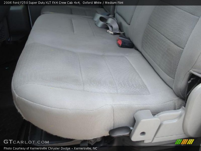 Oxford White / Medium Flint 2006 Ford F250 Super Duty XLT FX4 Crew Cab 4x4