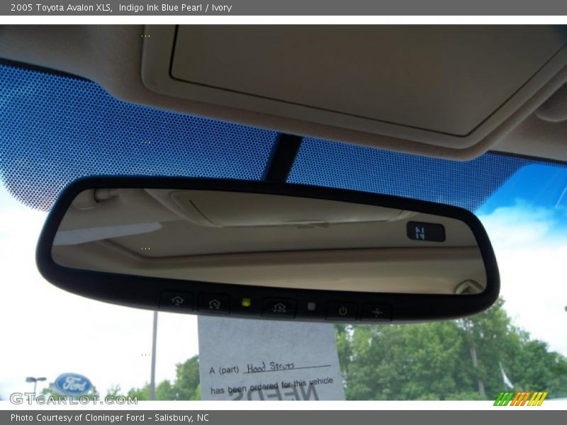 Indigo Ink Blue Pearl / Ivory 2005 Toyota Avalon XLS