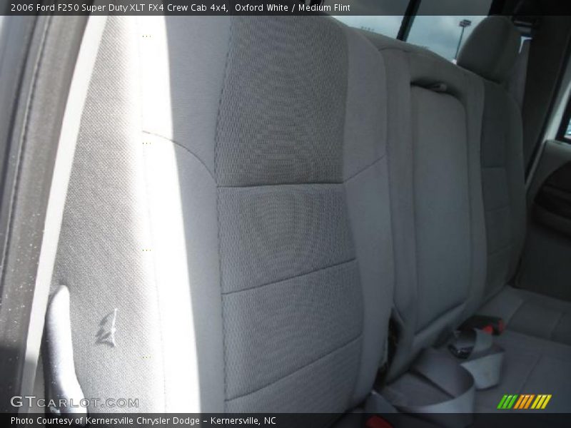 Oxford White / Medium Flint 2006 Ford F250 Super Duty XLT FX4 Crew Cab 4x4