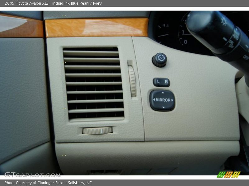 Indigo Ink Blue Pearl / Ivory 2005 Toyota Avalon XLS