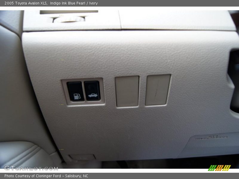 Indigo Ink Blue Pearl / Ivory 2005 Toyota Avalon XLS