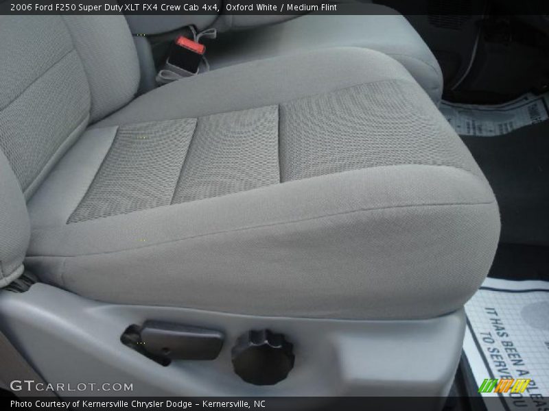 Oxford White / Medium Flint 2006 Ford F250 Super Duty XLT FX4 Crew Cab 4x4