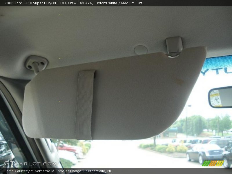 Oxford White / Medium Flint 2006 Ford F250 Super Duty XLT FX4 Crew Cab 4x4