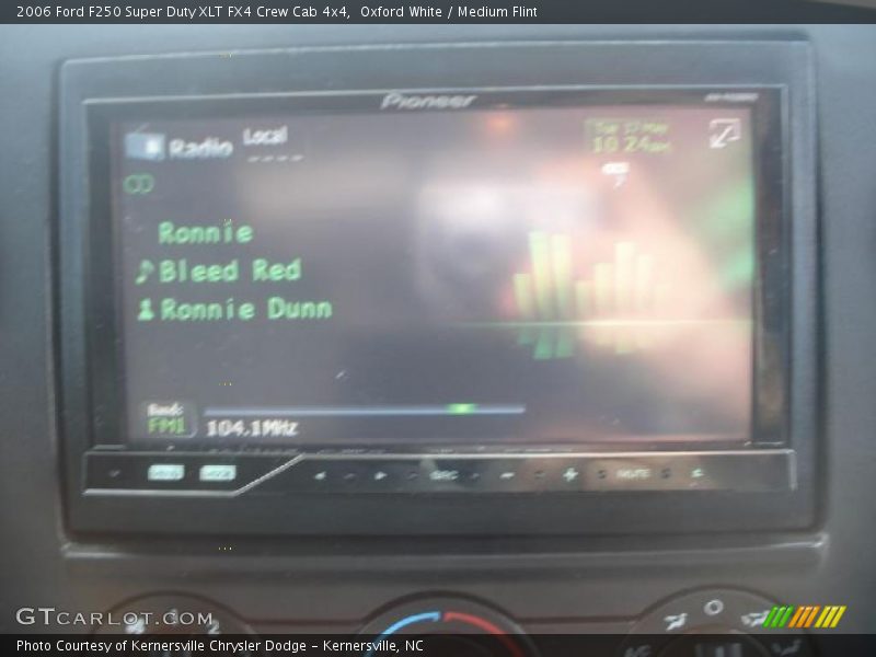 Oxford White / Medium Flint 2006 Ford F250 Super Duty XLT FX4 Crew Cab 4x4