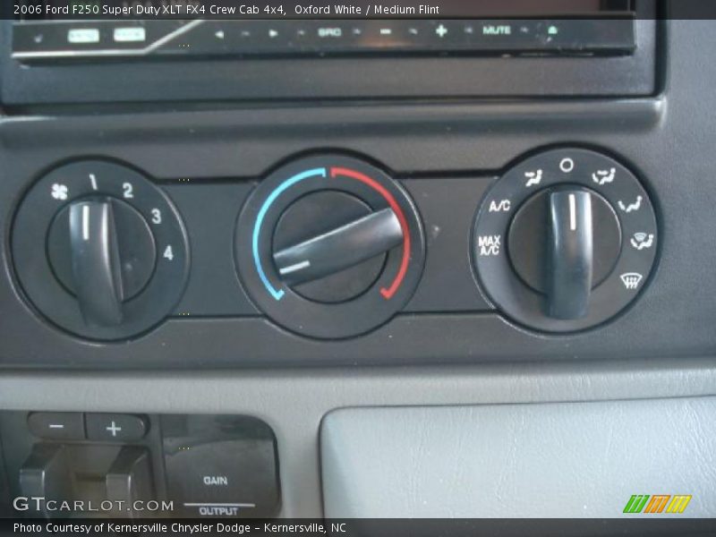Oxford White / Medium Flint 2006 Ford F250 Super Duty XLT FX4 Crew Cab 4x4