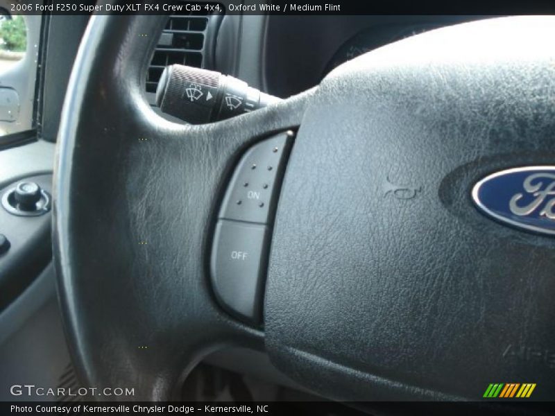 Oxford White / Medium Flint 2006 Ford F250 Super Duty XLT FX4 Crew Cab 4x4