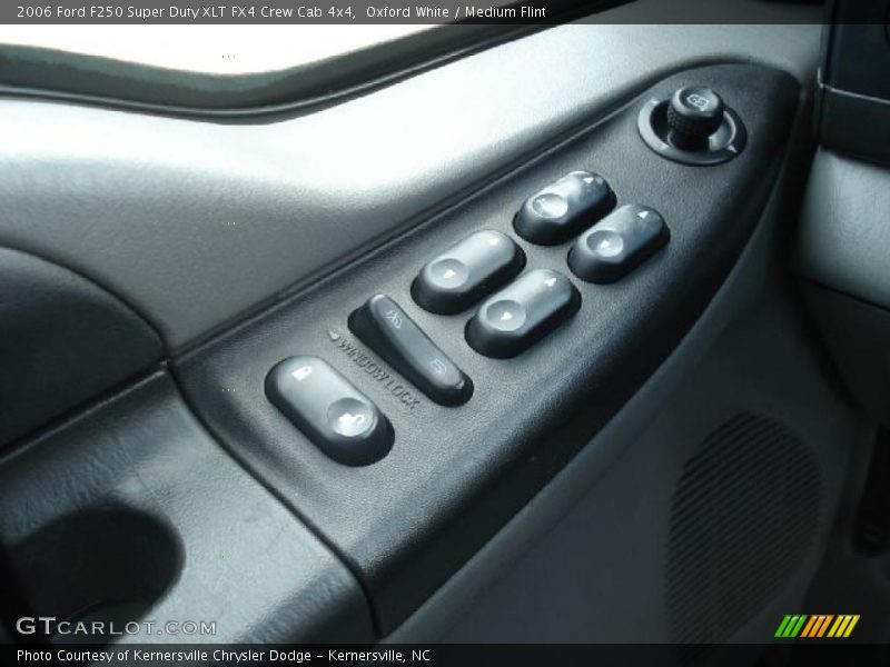 Oxford White / Medium Flint 2006 Ford F250 Super Duty XLT FX4 Crew Cab 4x4