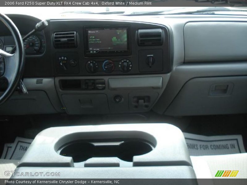 Oxford White / Medium Flint 2006 Ford F250 Super Duty XLT FX4 Crew Cab 4x4