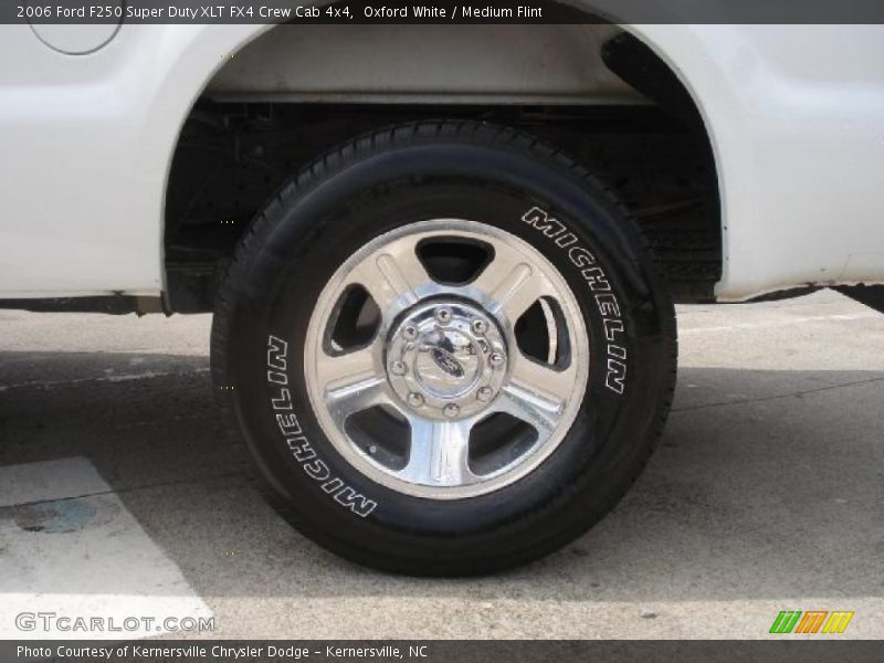 Oxford White / Medium Flint 2006 Ford F250 Super Duty XLT FX4 Crew Cab 4x4