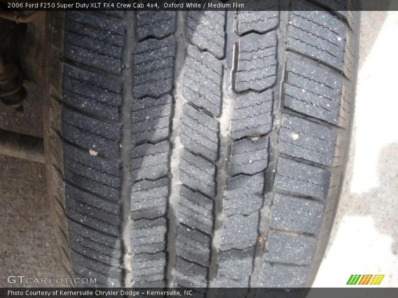 Oxford White / Medium Flint 2006 Ford F250 Super Duty XLT FX4 Crew Cab 4x4