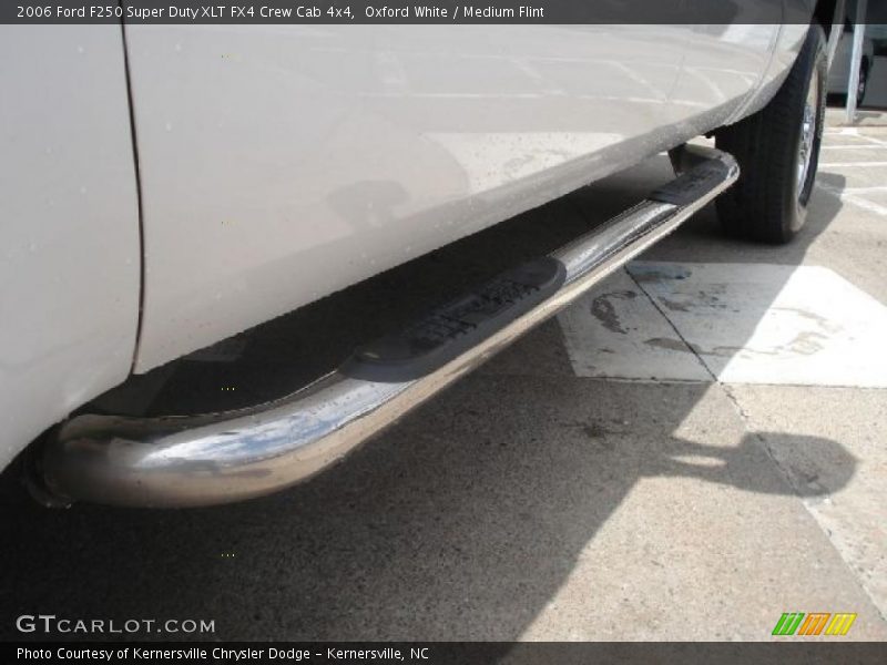 Oxford White / Medium Flint 2006 Ford F250 Super Duty XLT FX4 Crew Cab 4x4
