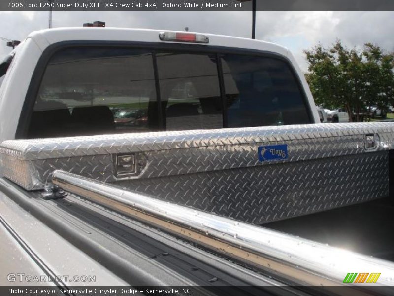 Oxford White / Medium Flint 2006 Ford F250 Super Duty XLT FX4 Crew Cab 4x4