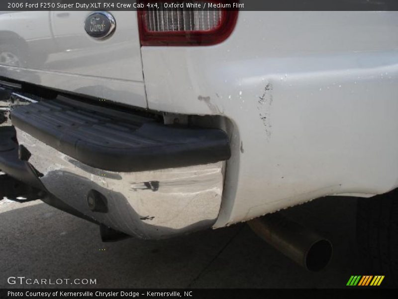 Oxford White / Medium Flint 2006 Ford F250 Super Duty XLT FX4 Crew Cab 4x4
