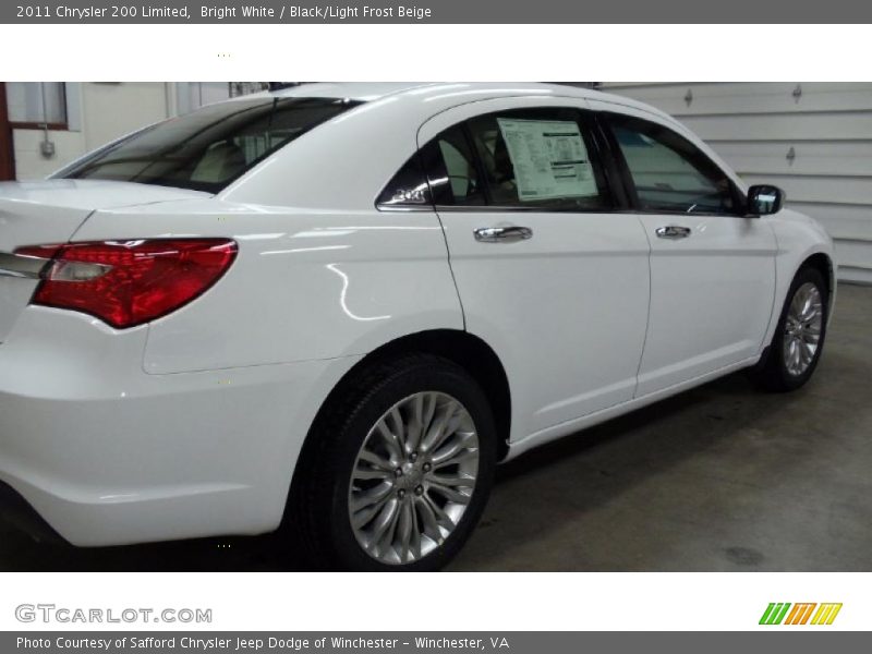 Bright White / Black/Light Frost Beige 2011 Chrysler 200 Limited
