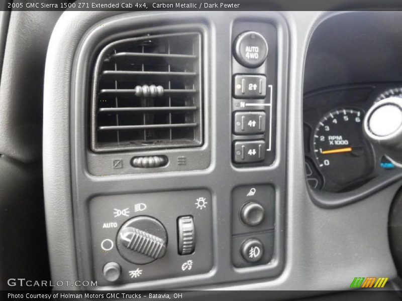 Controls of 2005 Sierra 1500 Z71 Extended Cab 4x4