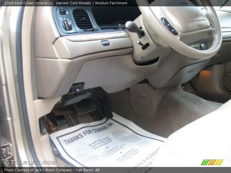 Harvest Gold Metallic / Medium Parchment 1999 Ford Crown Victoria LX