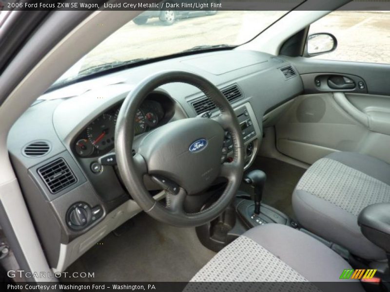  2006 Focus ZXW SE Wagon Dark Flint/Light Flint Interior