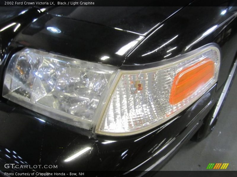 Black / Light Graphite 2002 Ford Crown Victoria LX