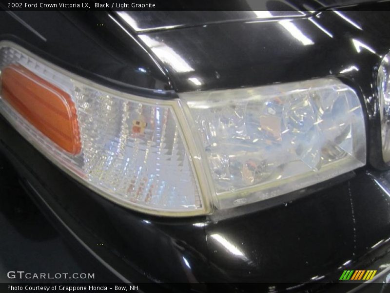 Black / Light Graphite 2002 Ford Crown Victoria LX