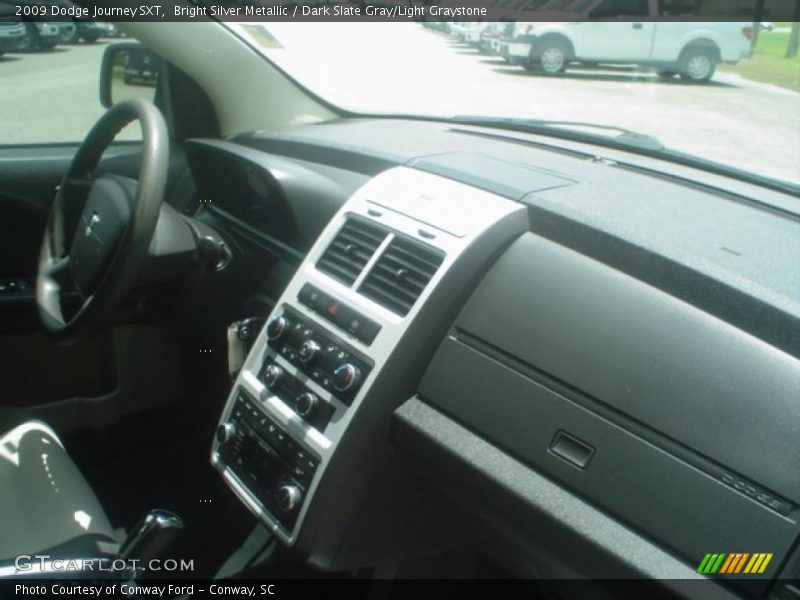 Bright Silver Metallic / Dark Slate Gray/Light Graystone 2009 Dodge Journey SXT