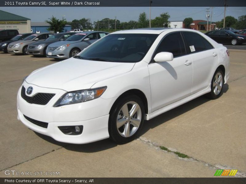 Super White / Dark Charcoal 2011 Toyota Camry SE