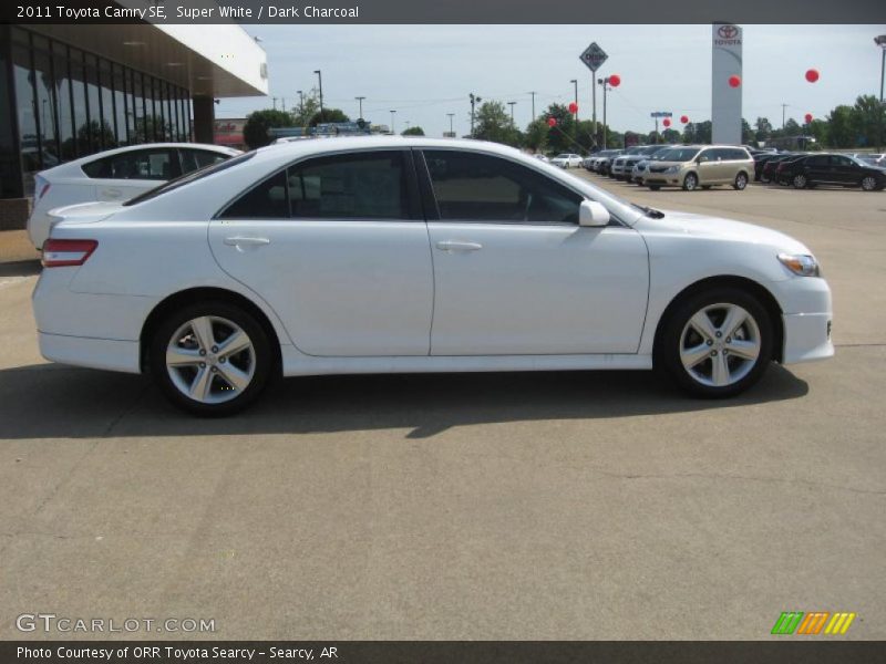 Super White / Dark Charcoal 2011 Toyota Camry SE