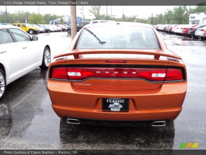 Toxic Orange Pearl / Black 2011 Dodge Charger Rallye