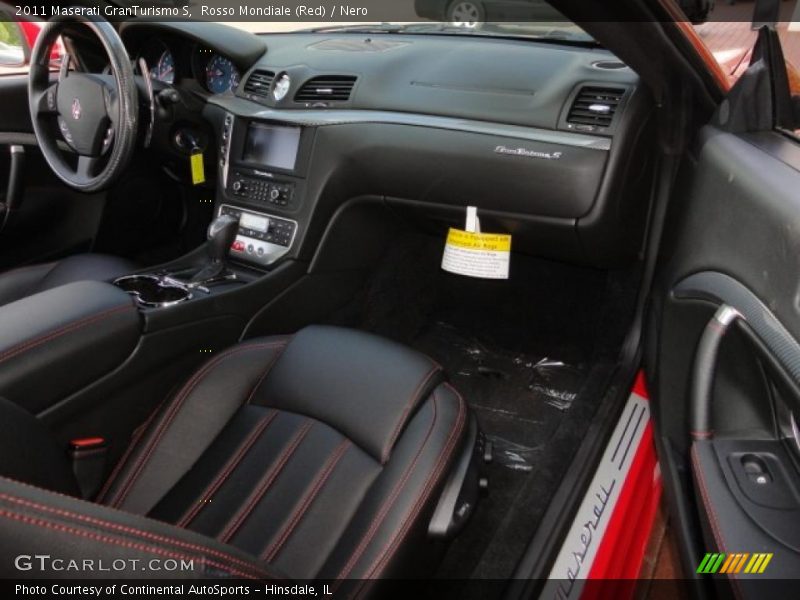Rosso Mondiale (Red) / Nero 2011 Maserati GranTurismo S