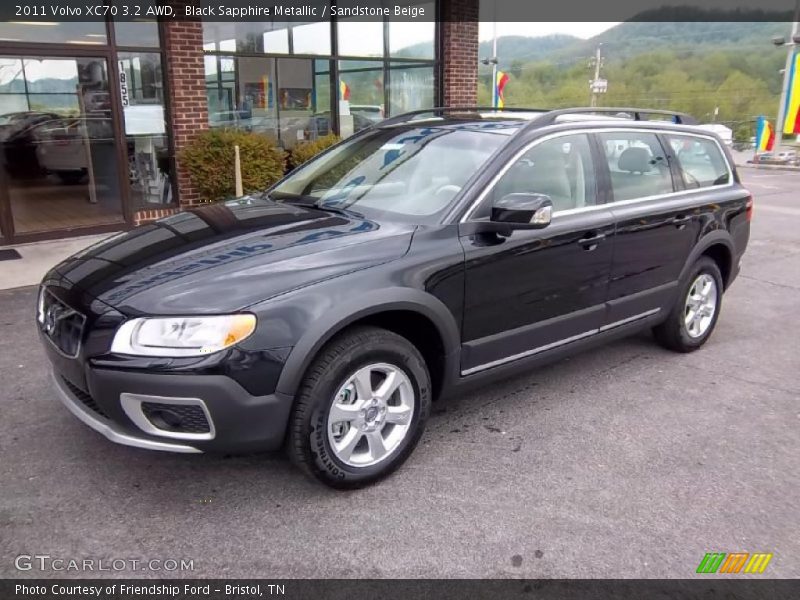 Front 3/4 View of 2011 XC70 3.2 AWD