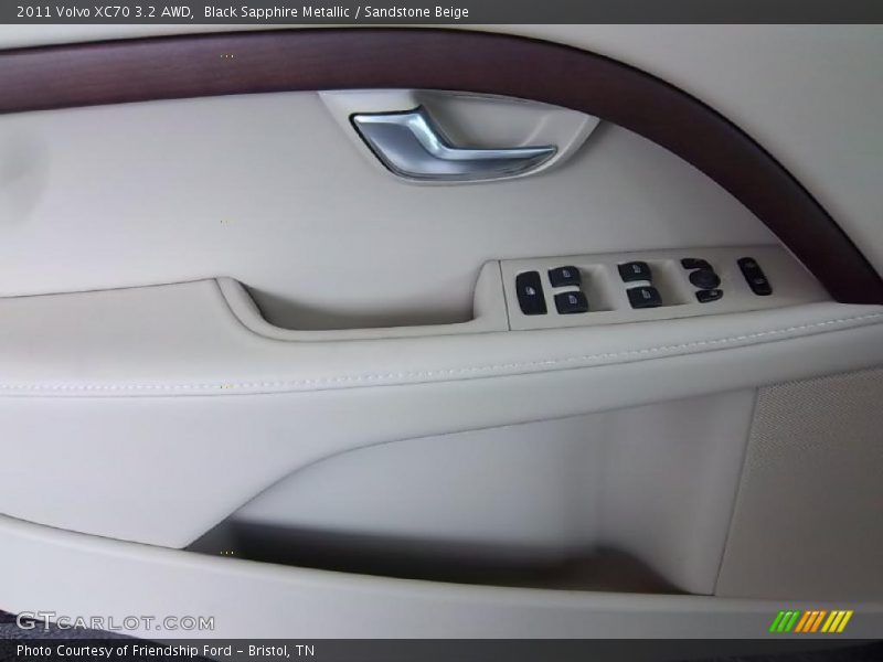 Black Sapphire Metallic / Sandstone Beige 2011 Volvo XC70 3.2 AWD