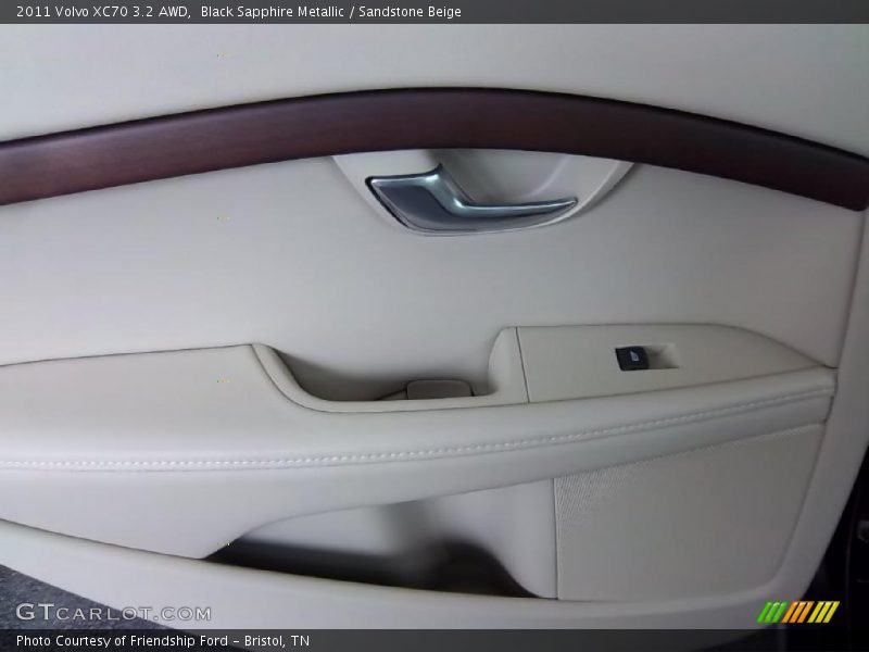 Black Sapphire Metallic / Sandstone Beige 2011 Volvo XC70 3.2 AWD