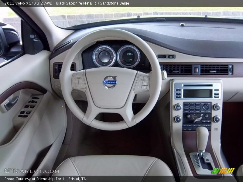 Dashboard of 2011 XC70 3.2 AWD