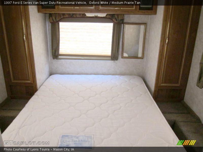 Oxford White / Medium Prairie Tan 1997 Ford E Series Van Super Duty Recreational Vehicle
