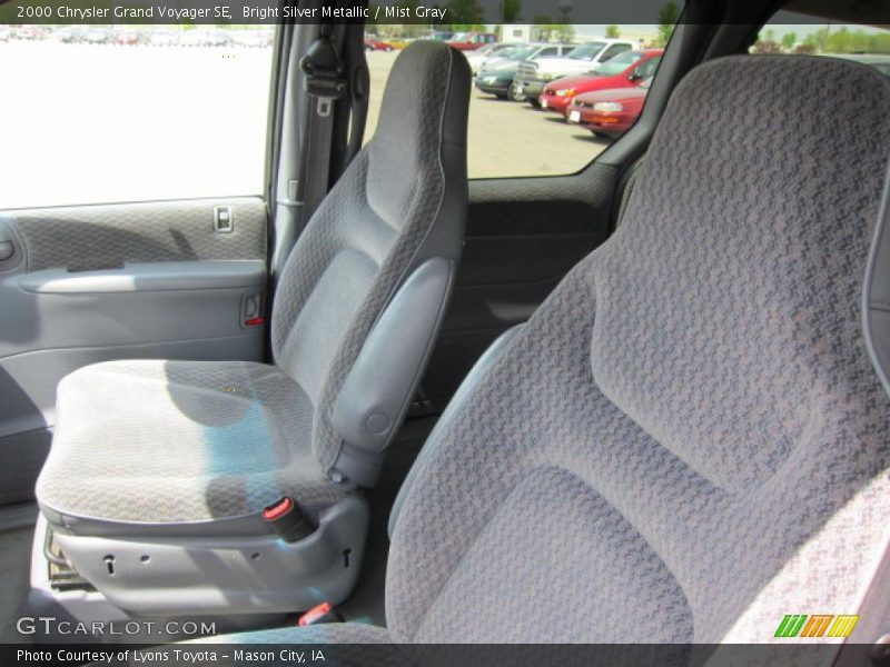 Bright Silver Metallic / Mist Gray 2000 Chrysler Grand Voyager SE