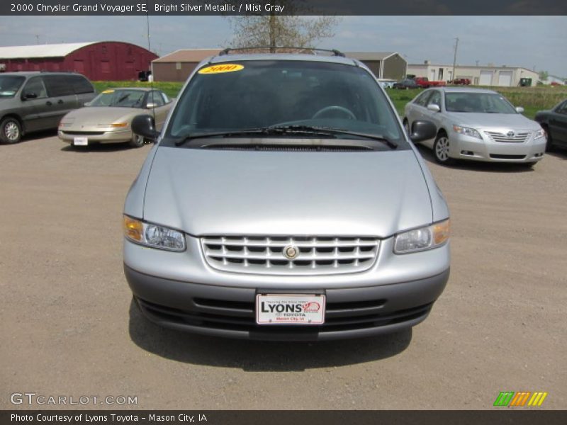 Bright Silver Metallic / Mist Gray 2000 Chrysler Grand Voyager SE