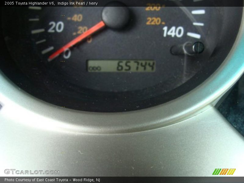 Indigo Ink Pearl / Ivory 2005 Toyota Highlander V6