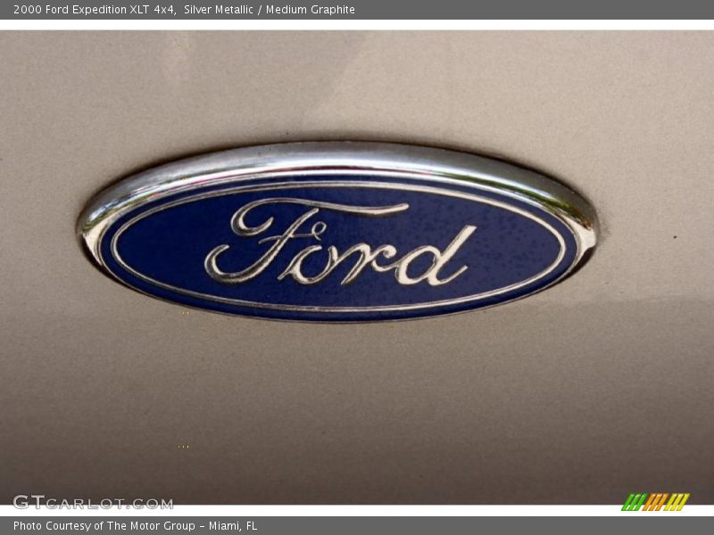 Silver Metallic / Medium Graphite 2000 Ford Expedition XLT 4x4
