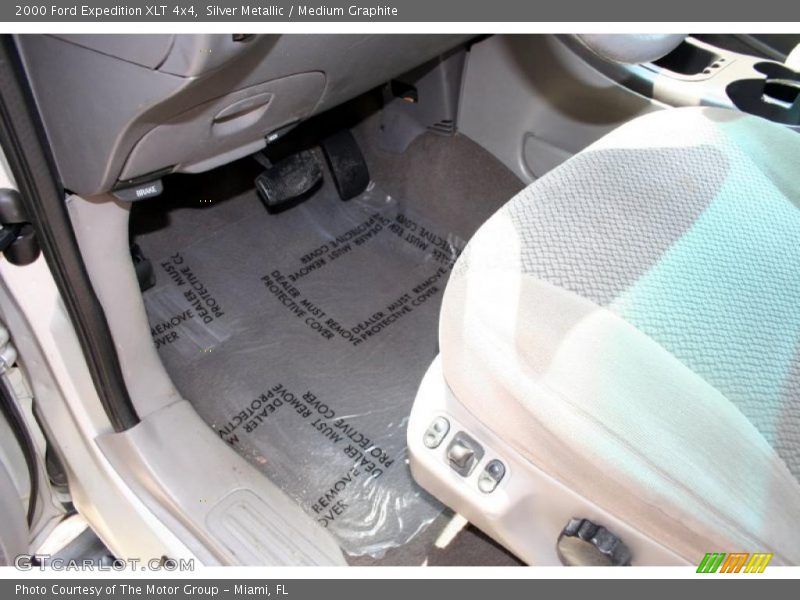 Silver Metallic / Medium Graphite 2000 Ford Expedition XLT 4x4